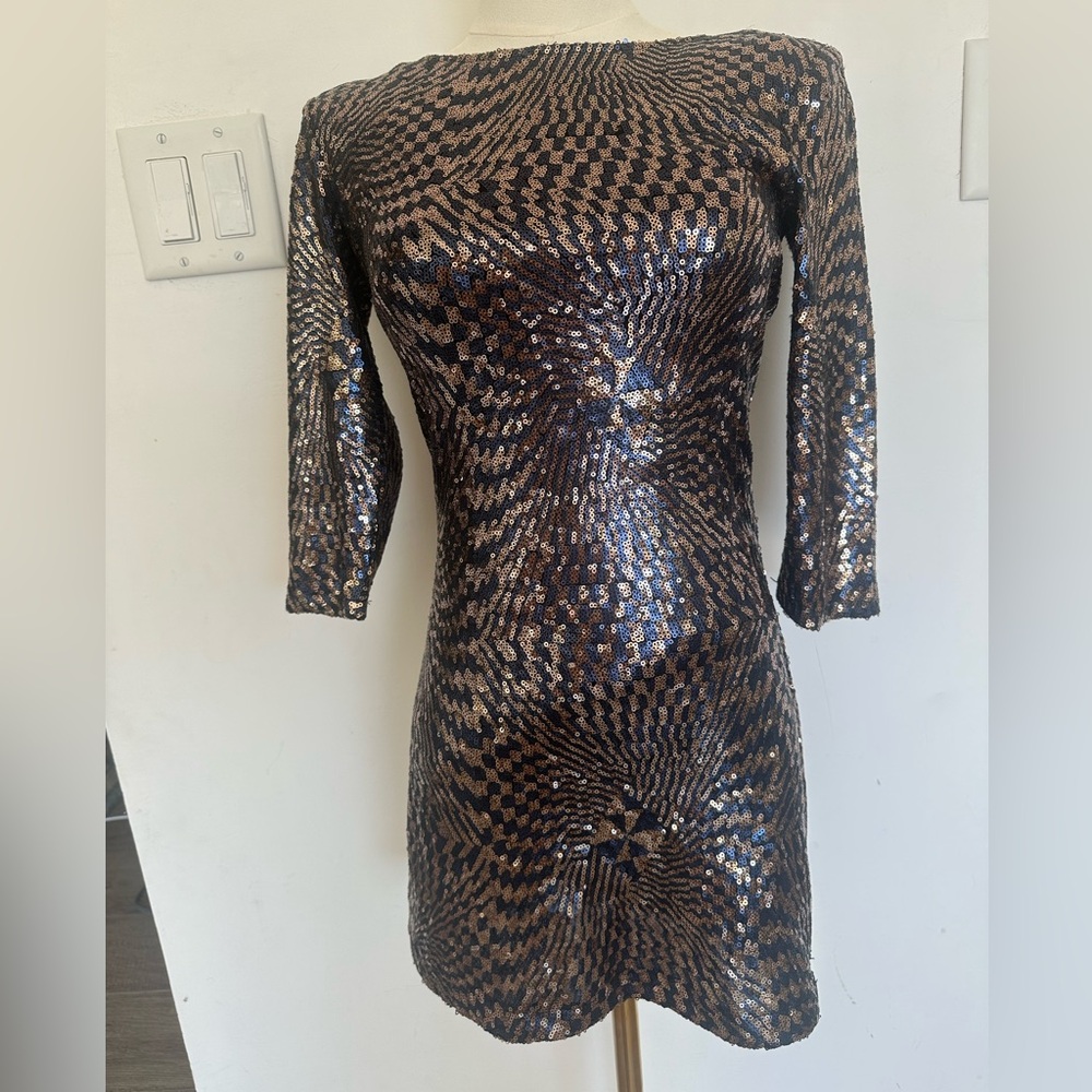 Plunge Back Sequin Mini
Dress Rose Gold Blue size Small